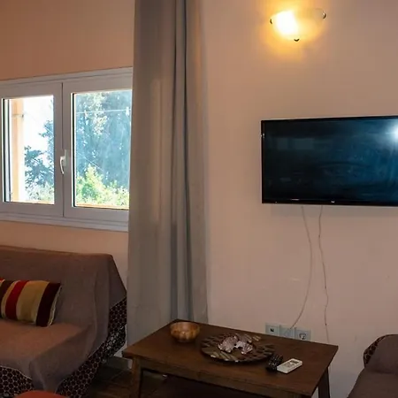 Takis & Eirini Family * Pérama