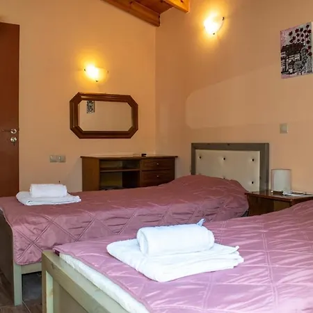 Takis & Eirini Family Pérama