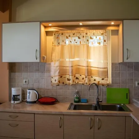 Takis & Eirini Family * Pérama