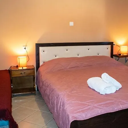 Takis & Eirini Family * Pérama