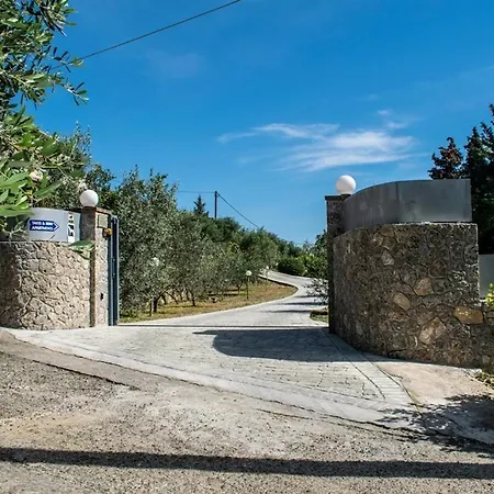 Takis&eirini Family * Perama (Corfu)